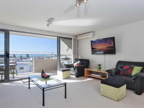 Bayview Apartments, 11,42 Stockton Street - Three bedroom unit In the heart of town with air con, lift and secure parking